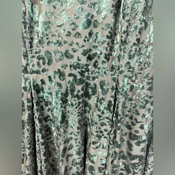 Torrid women’s green velvet burnout cold shoulder skater dress. Plus Size 2X - Picture 7 of 11